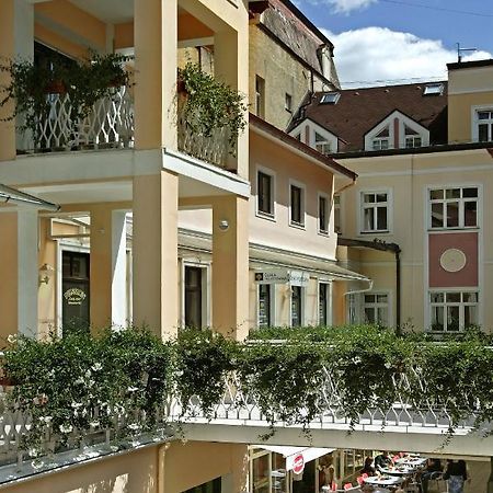 Apartmany Cesky Dvur マリアーンスケー・ラーズニェ エクステリア 写真