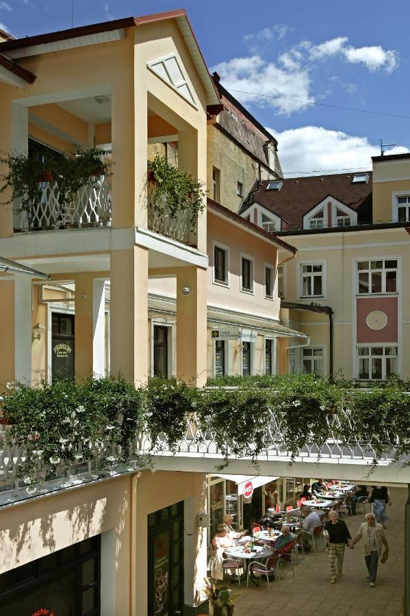 Apartmany Cesky Dvur マリアーンスケー・ラーズニェ エクステリア 写真