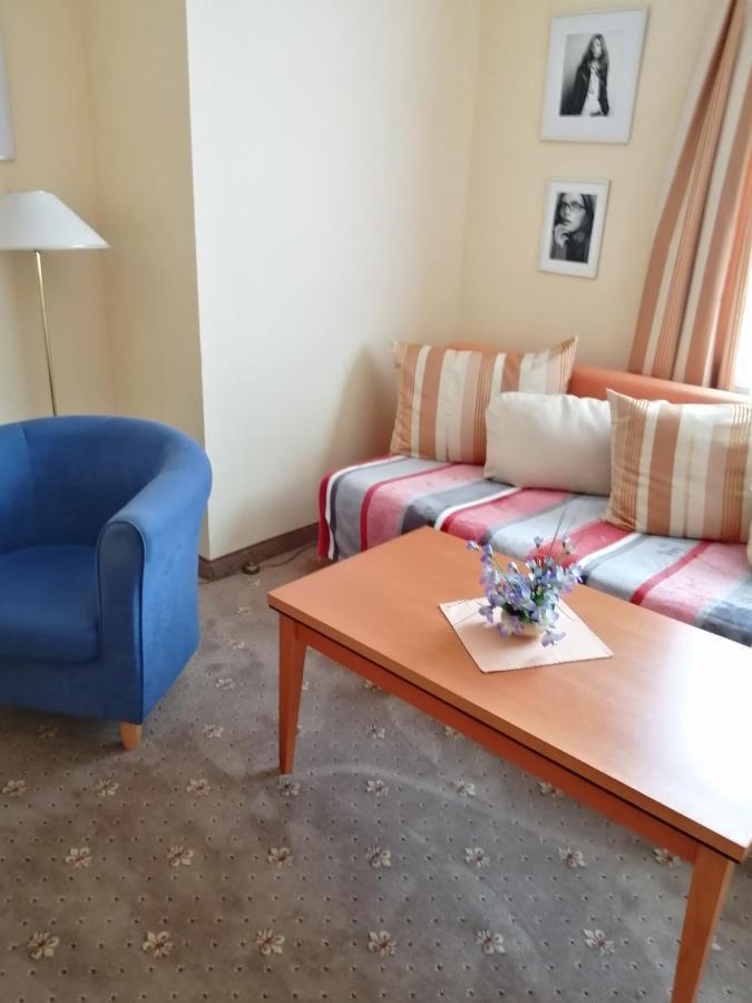 Apartmany Cesky Dvur マリアーンスケー・ラーズニェ エクステリア 写真