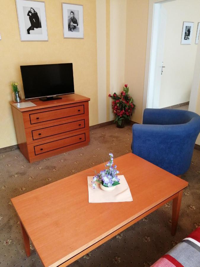 Apartmany Cesky Dvur マリアーンスケー・ラーズニェ エクステリア 写真